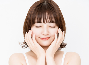 コスメコンシェルジュが教える！30代以降にシミやそばかすが目立ってくる理由とおすすめのケア方法を紹介～前編～