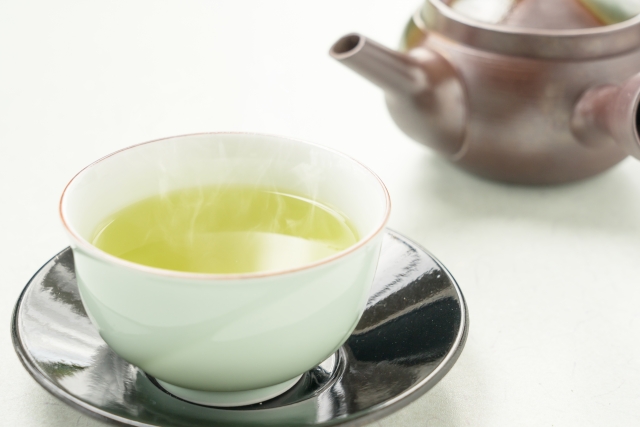美肌キープや口臭予防にも！緑茶が持つ嬉しい成分を知って飲もう